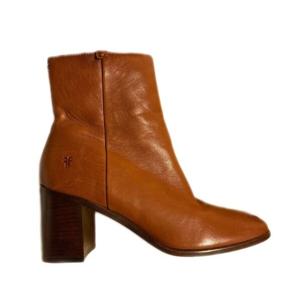 Frye Julia Boots in Soft Brown Cognac Leather New in Box